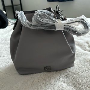 NWT VS BUCKET BAG